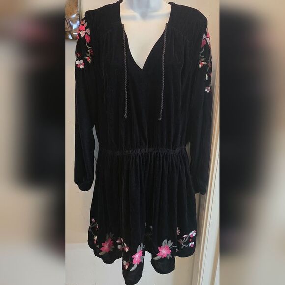 a.n.a Dresses & Skirts - a.n.a Black Long Sleeve Dress with Embriodered Floral Accents L